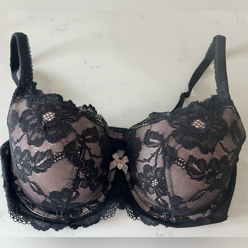 Victoria’s Secret Body by Victoria black lace bra